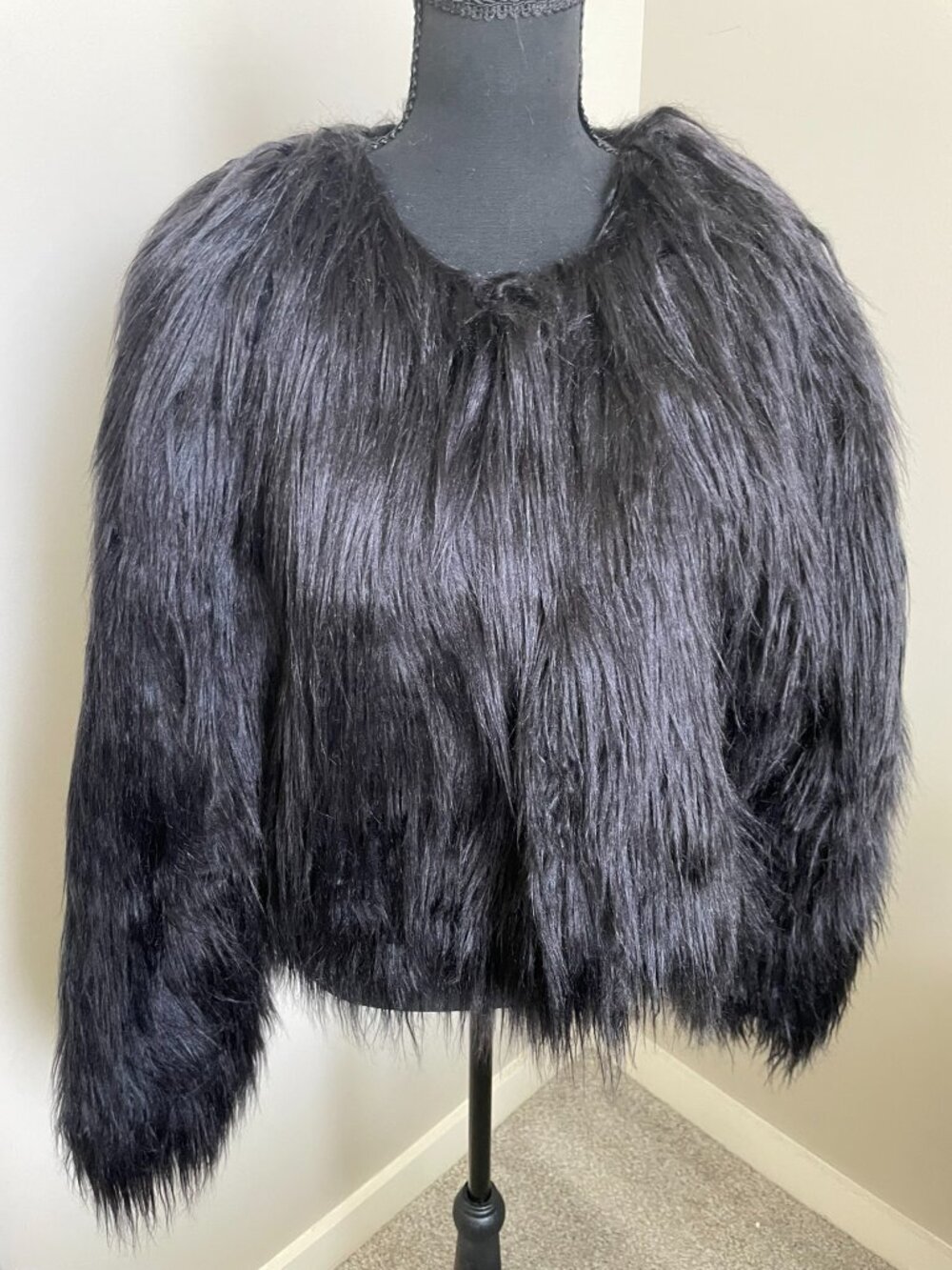 EllyBazar Black Faux Fur Jacket – Shaggy Statement Layer
